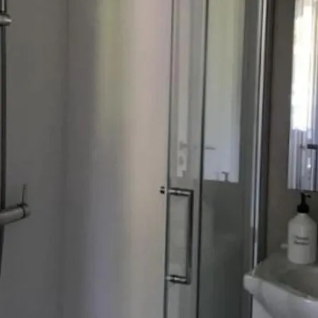 Mobil-home Confortable Pour 4 Pers Avec Terrasse à - Api-1-52-467 *